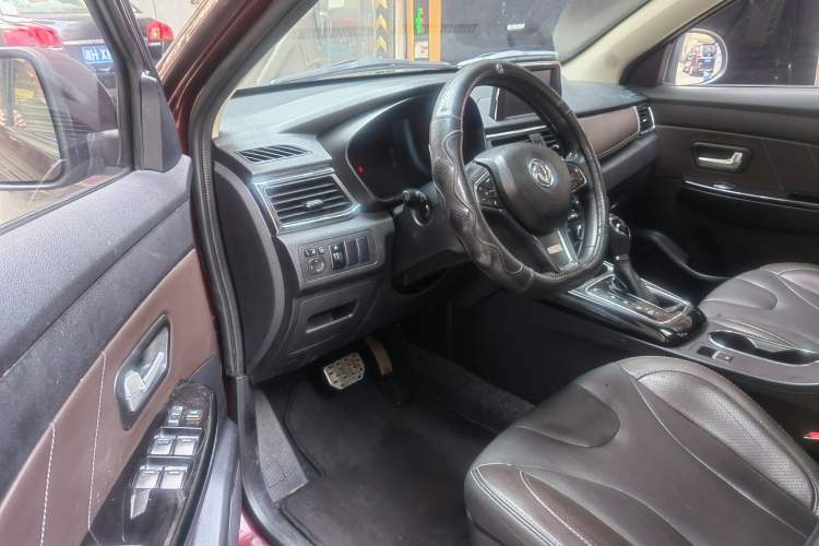 Used Dongfeng Fengon 370 2018 S370 1.5L CVT Luxury Model 5 Seats Interior 2
