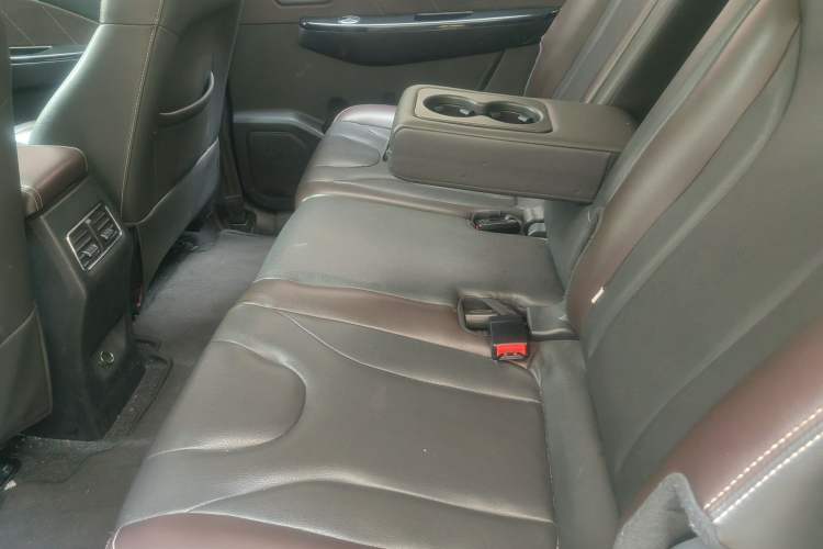 Used Dongfeng Fengon 370 2018 S370 1.5L CVT Luxury Model 5 Seats Interior 4