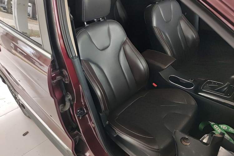 Used Dongfeng Fengon 370 2018 S370 1.5L CVT Luxury 7-Seater Right Front Seat