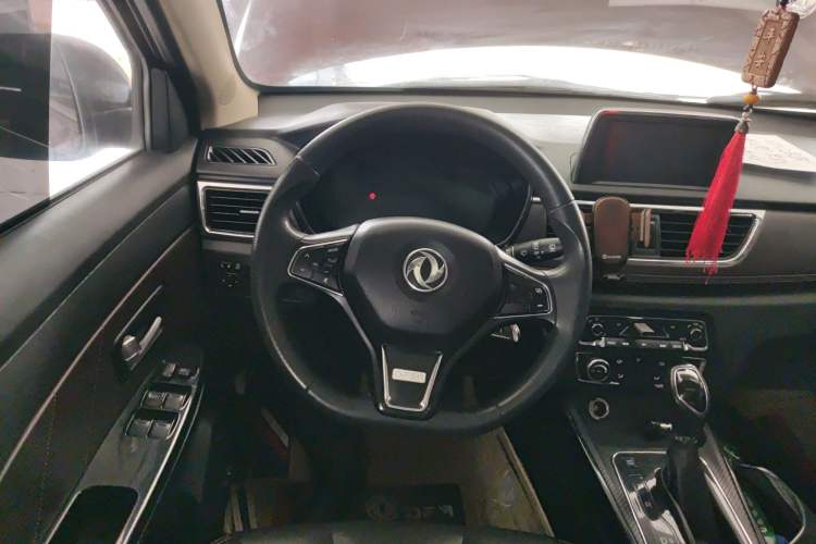 Used Dongfeng Fengon 370 2018 S370 1.5L CVT Luxury 7-Seater Steering Wheel