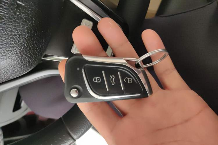 Used Dongfeng Fengon 370 2018 S370 1.5L CVT Luxury 7-Seater Vehicle Key