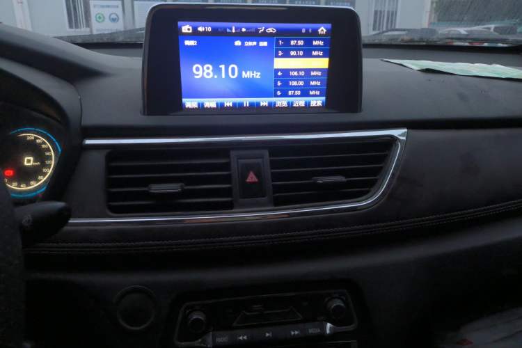 Used Dongfeng Fengon 370 2018 S370 1.5L CVT Luxury 7-Seater Audio And AC Panel