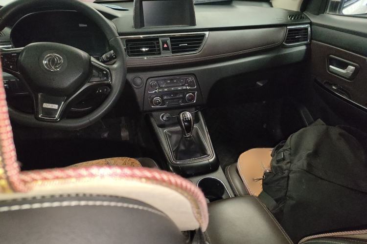 Used Dongfeng Fengon 370 2018 S370 1.5L Manual Luxury 5-Seater Audio And AC Panel