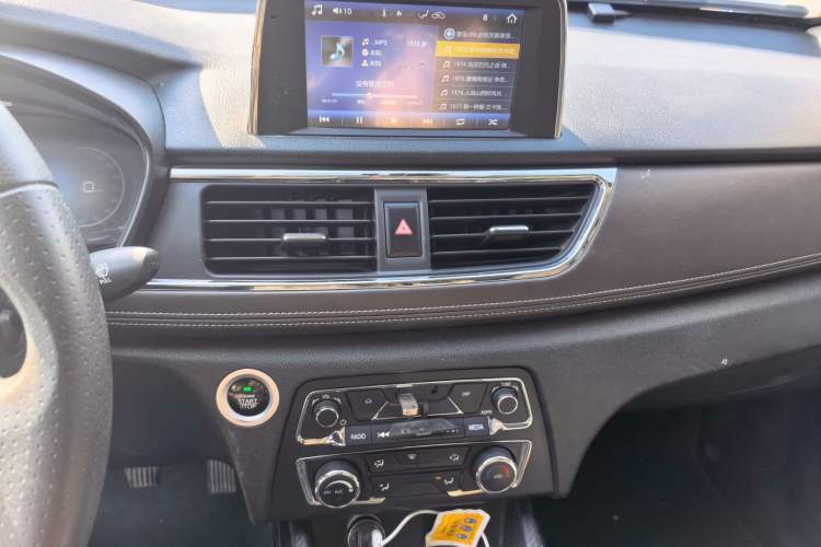 Used Dongfeng Fengon 370 2018 S370 1.5L Manual Luxury 7-Seater Audio And AC Panel