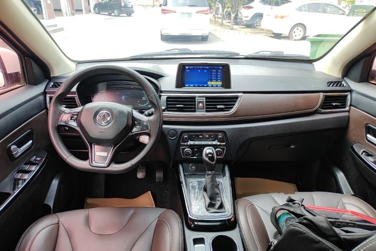 Used Dongfeng Fengon 370 2018 S370 1.5L CVT Luxury 7-Seater Center Console