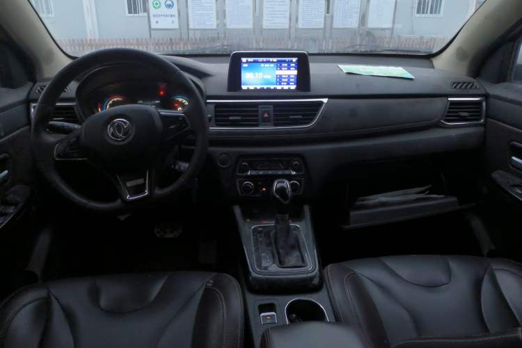 Used Dongfeng Fengon 370 2018 S370 1.5L CVT Luxury 7-Seater Center Console