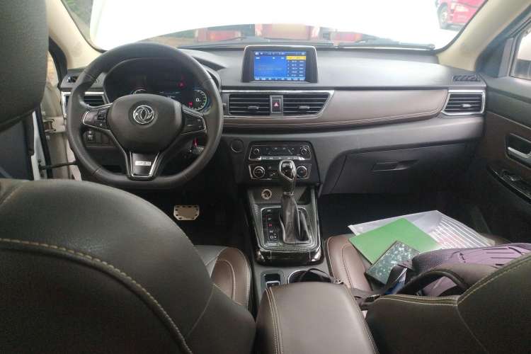 Used Dongfeng Fengon 370 2018 S370 1.5L CVT Luxury 7-Seater Center Console