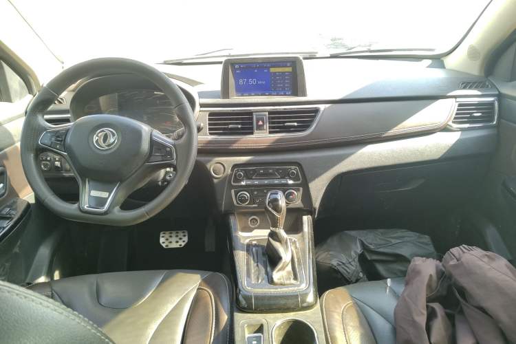 Used Dongfeng Fengon 370 2018 S370 1.5L CVT Luxury 7-Seater Center Console