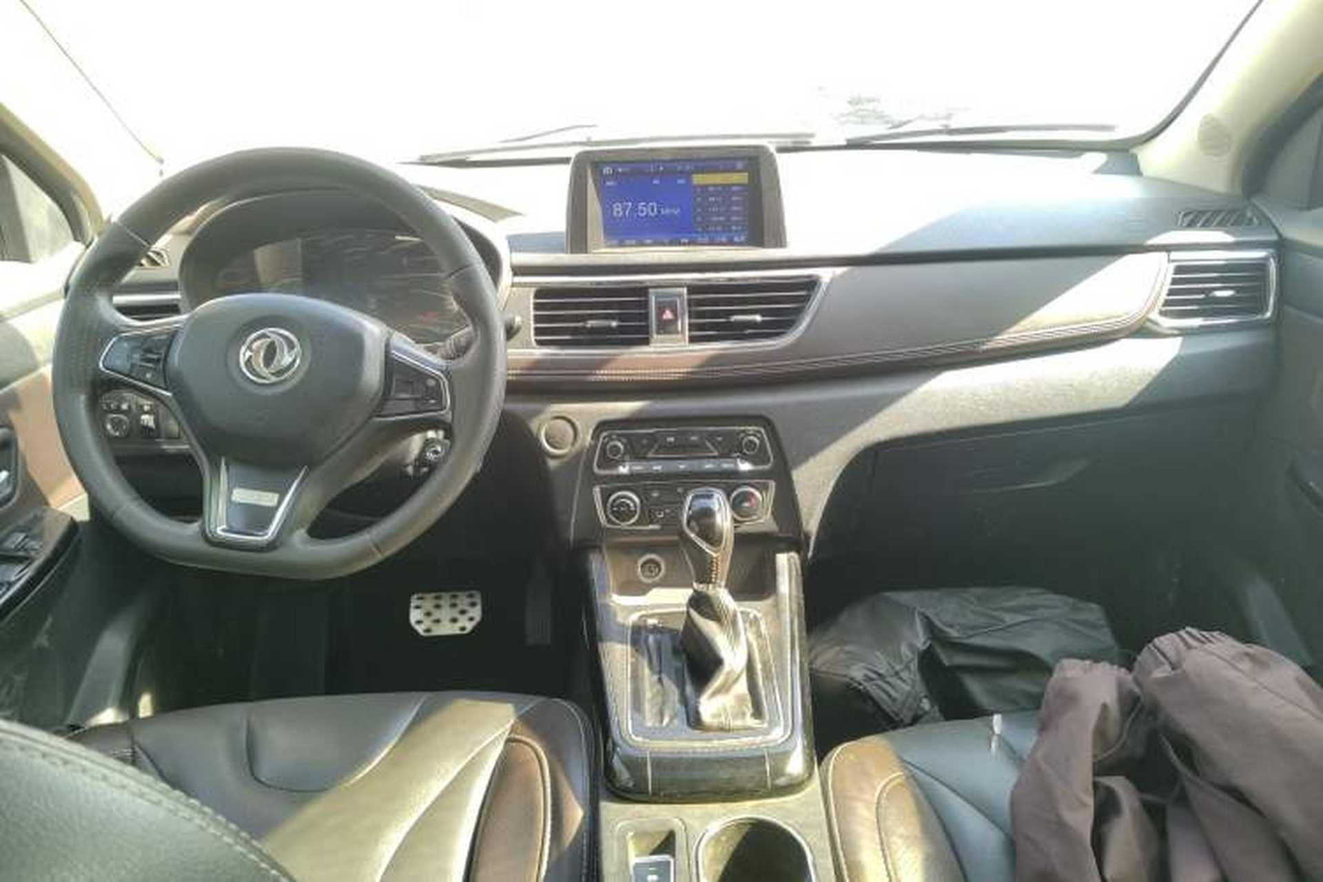 Used Dongfeng Fengon 370 2018 S370 1.5L CVT Luxury 7-Seater Center Console