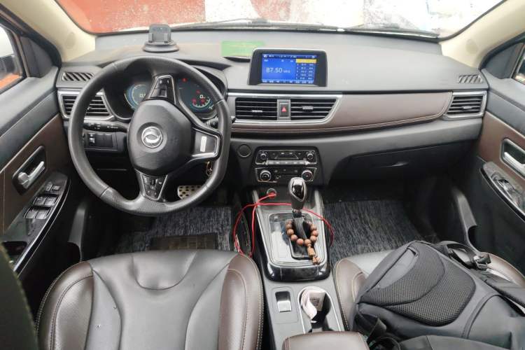 Used Dongfeng Fengon 370 2018 S370 1.5L CVT Luxury 7-Seater Center Console