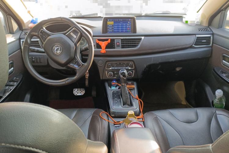 Used Dongfeng Fengon 370 2018 S370 1.5L CVT Luxury 7-Seater Center Console