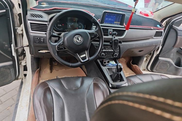Used Dongfeng Fengon 370 2018 S370 1.5L Manual Luxury 5-Seater Center Console