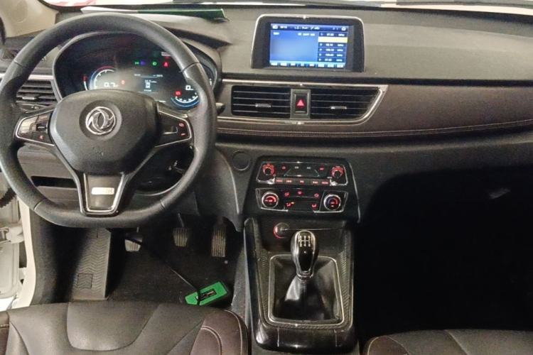 Used Dongfeng Fengon 370 2018 S370 1.5L Manual Luxury 5-Seater Center Console
