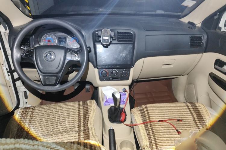 Used Dongfeng Fengon 370 2018 S370 1.5L Manual Luxury 7-Seater Center Console
