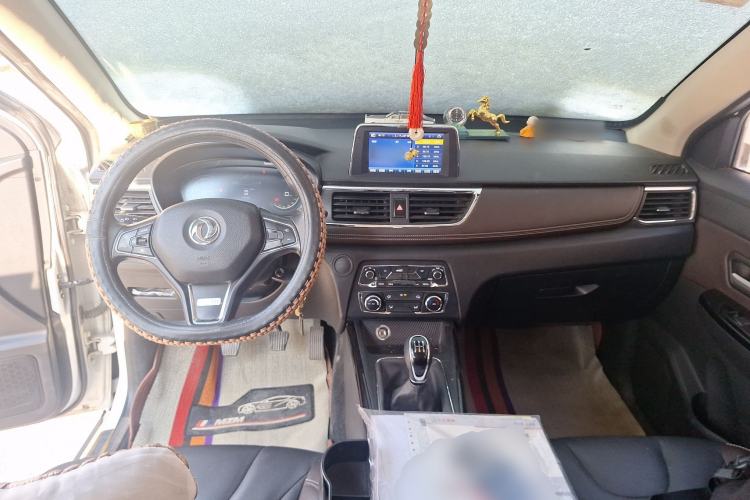 Used Dongfeng Fengon 370 2018 S370 1.5L Manual Luxury 7-Seater Center Console