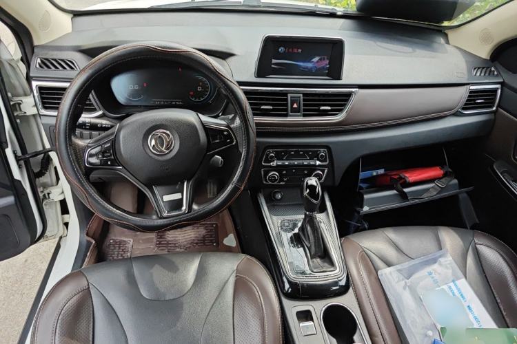 Used Dongfeng Fengon 370 2018 S370 1.5L CVT Luxury 7-Seater Center Console