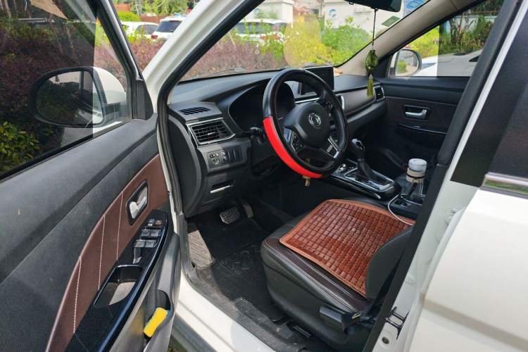 Used Dongfeng Fengon 370 2018 S370 1.5L CVT Luxury 7-Seater Driver Seat
