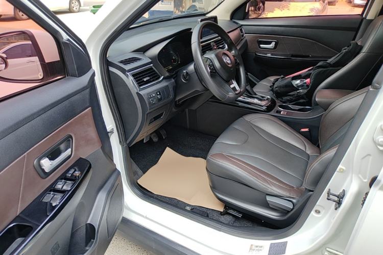 Used Dongfeng Fengon 370 2018 S370 1.5L CVT Luxury 7-Seater Driver Seat