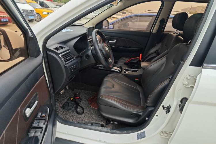 Used Dongfeng Fengon 370 2018 S370 1.5L CVT Luxury 7-Seater Driver Seat