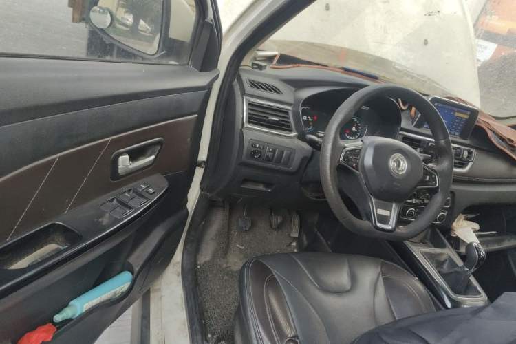 Used Dongfeng Fengon 370 2018 S370 1.5L Manual Luxury 5-Seater Driver Seat