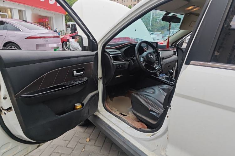 Used Dongfeng Fengon 370 2018 S370 1.5L Manual Luxury 5-Seater Driver Seat