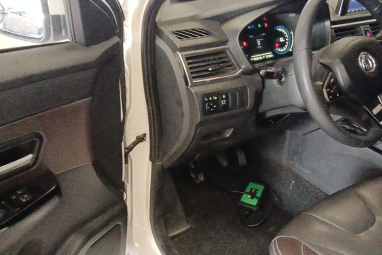 Used Dongfeng Fengon 370 2018 S370 1.5L Manual Luxury 5-Seater Driver Seat