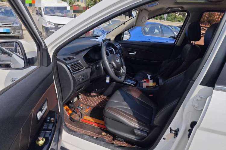 Used Dongfeng Fengon 370 2018 S370 1.5L CVT Luxury 7-Seater Driver Seat