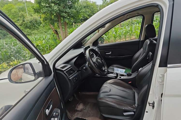 Used Dongfeng Fengon 370 2018 S370 1.5L CVT Luxury 7-Seater Driver Seat