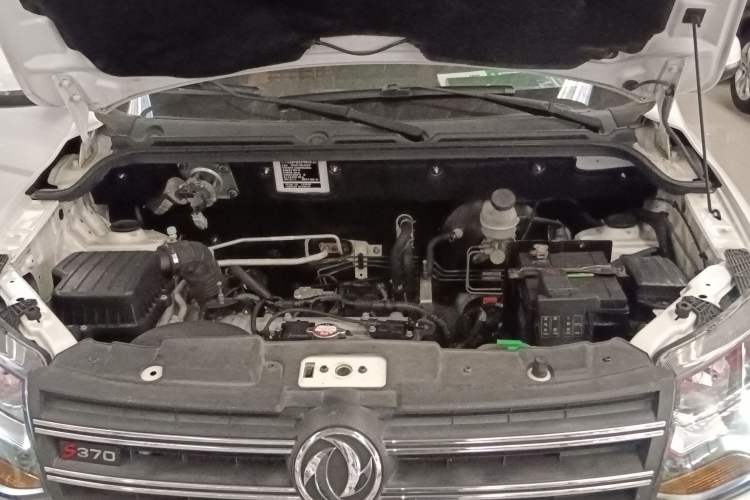 Used Dongfeng Fengon 370 2018 S370 1.5L Manual Luxury 5-Seater Engine Bay
