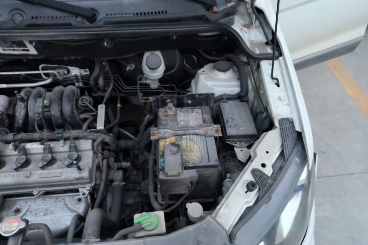 Used Dongfeng Fengon 370 2018 S370 1.5L CVT Luxury 7-Seater Engine Bay Left