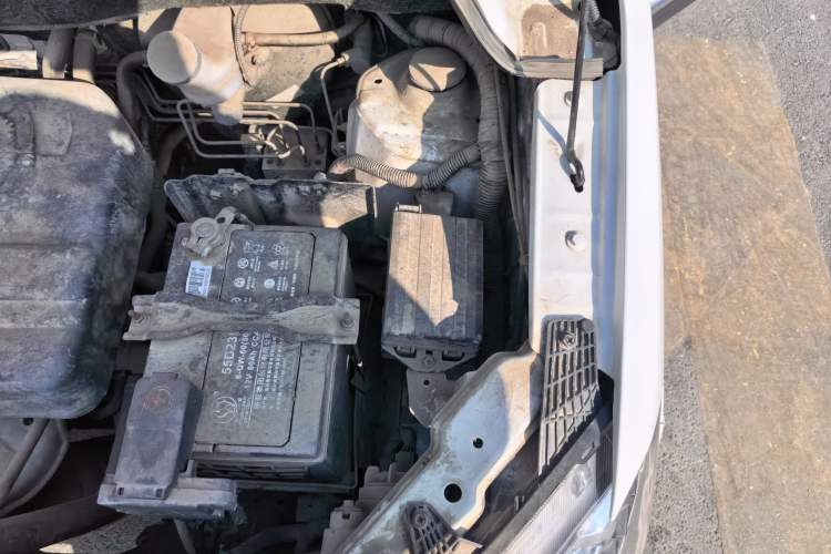 Used Dongfeng Fengon 370 2018 S370 1.5L Manual Luxury 7-Seater Engine Bay Left