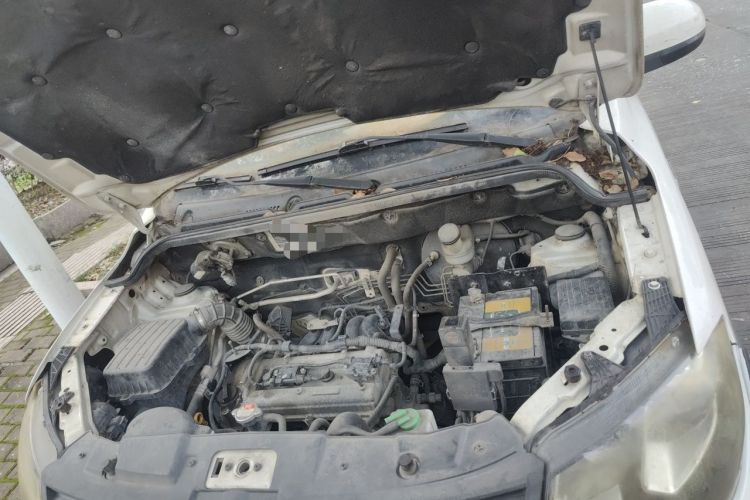 Used Dongfeng Fengon 370 2018 S370 1.5L Manual Luxury 5-Seater Engine Bay