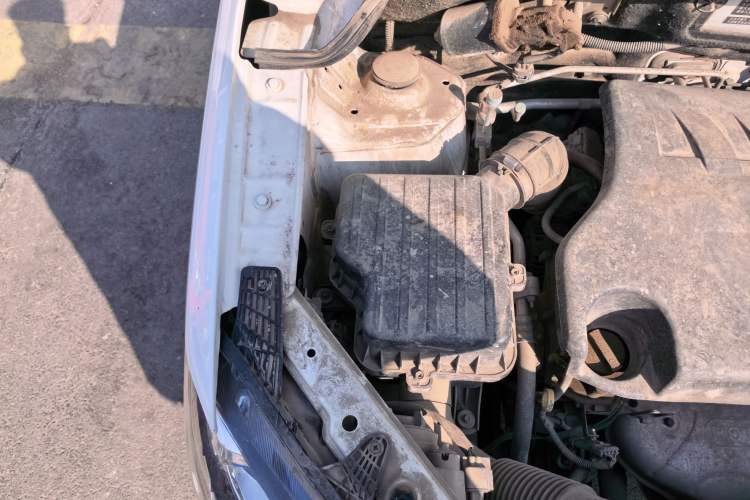 Used Dongfeng Fengon 370 2018 S370 1.5L Manual Luxury 7-Seater Engine Bay Right