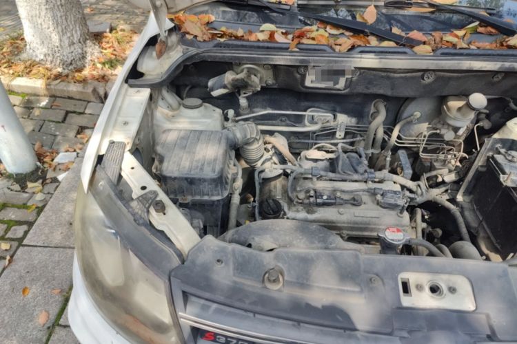 Used Dongfeng Fengon 370 2018 S370 1.5L Manual Luxury 5-Seater Engine Bay Right