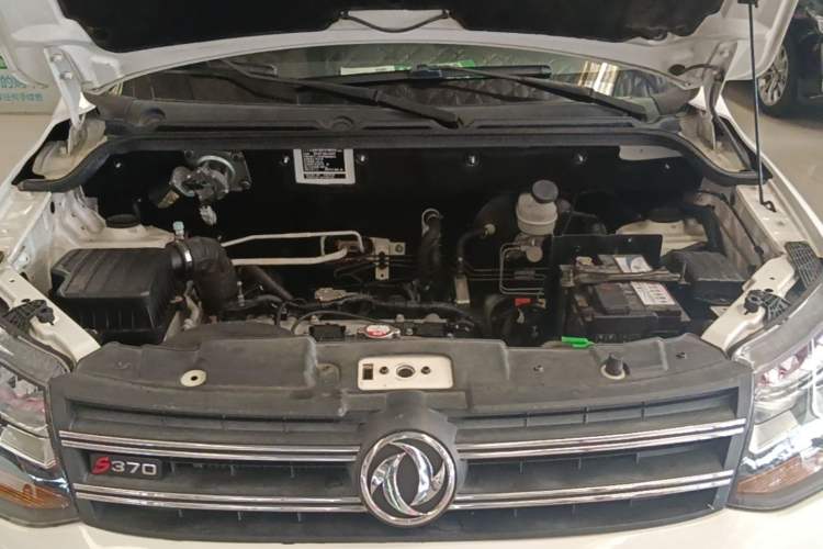 Used Dongfeng Fengon 370 2018 S370 1.5L Manual Luxury 5-Seater Engine Bay