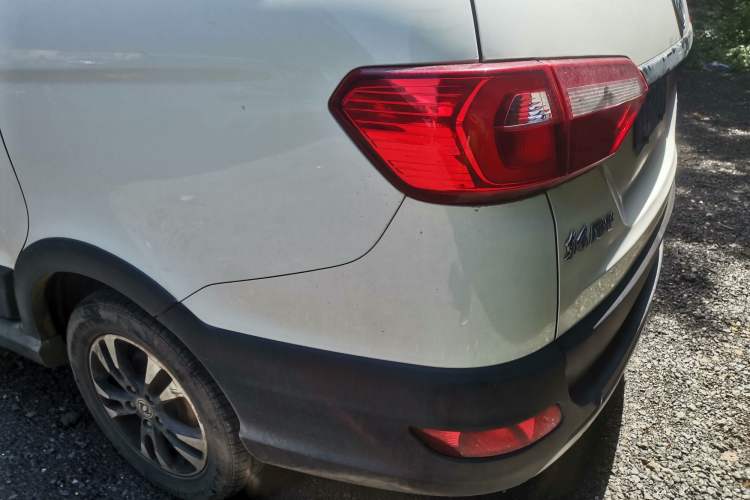 Used Dongfeng Fengon 370 2018 S370 1.5L CVT Luxury 7-Seater Exterior 2