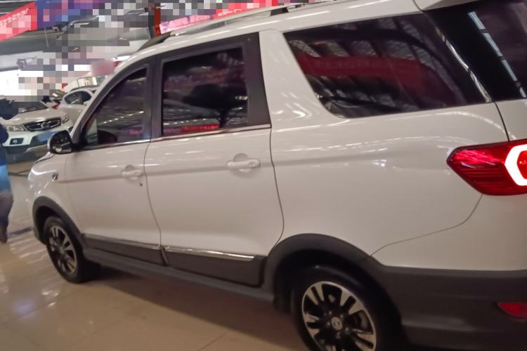Used Dongfeng Fengon 370 2018 S370 1.5L Manual Luxury 5-Seater Exterior 3