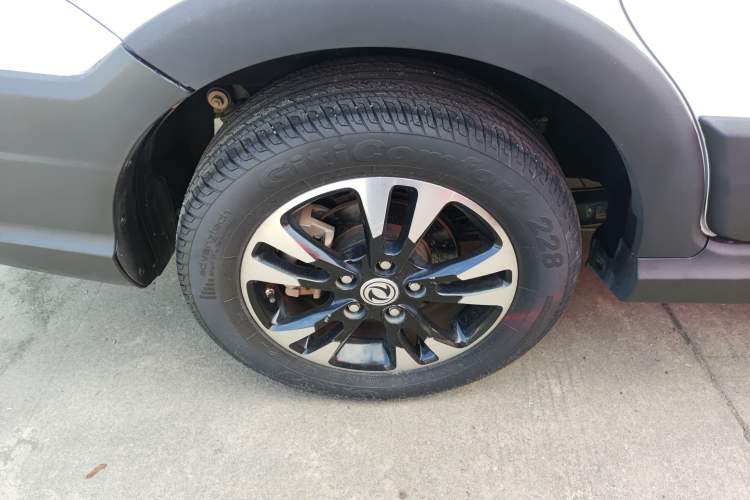 Used Dongfeng Fengon 370 2018 S370 1.5L CVT Luxury 7-Seater Exterior 3