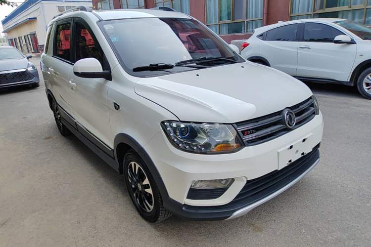 Used Dongfeng Fengon 370 2018 S370 1.5L CVT Luxury 7-Seater Front Right 45 Deg