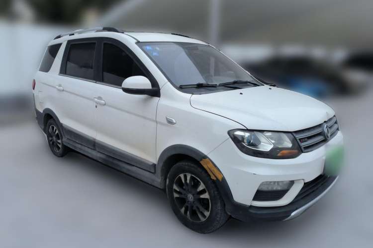 Used Dongfeng Fengon 370 2018 S370 1.5L CVT Luxury 7-Seater Front Right 45 Deg