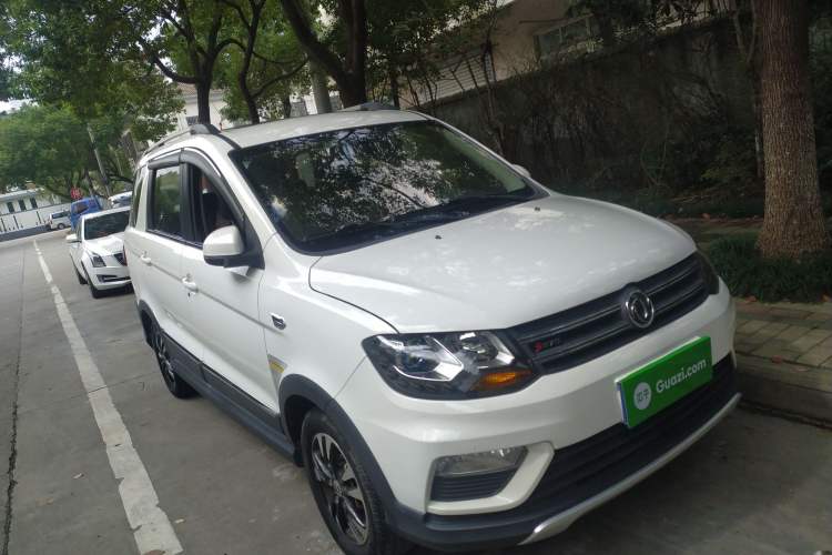 Used Dongfeng Fengon 370 2018 S370 1.5L CVT Luxury 7-Seater Front Right 45 Deg