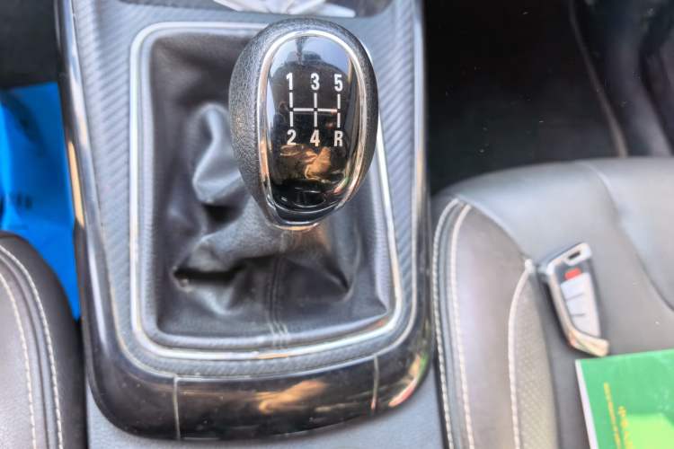 Used Dongfeng Fengon 370 2018 S370 1.5L Manual Luxury 7-Seater Gear Lever