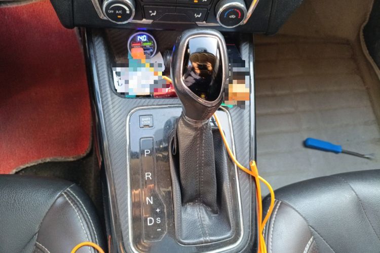 Used Dongfeng Fengon 370 2018 S370 1.5L CVT Luxury 7-Seater Gear Lever
