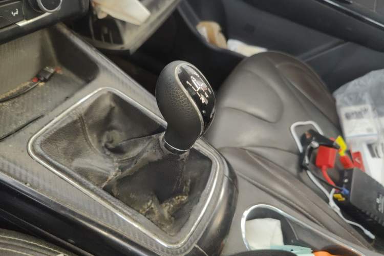 Used Dongfeng Fengon 370 2018 S370 1.5L Manual Luxury 5-Seater Gear Lever