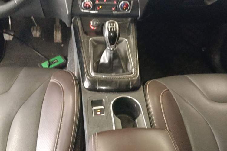 Used Dongfeng Fengon 370 2018 S370 1.5L Manual Luxury 5-Seater Gear Lever