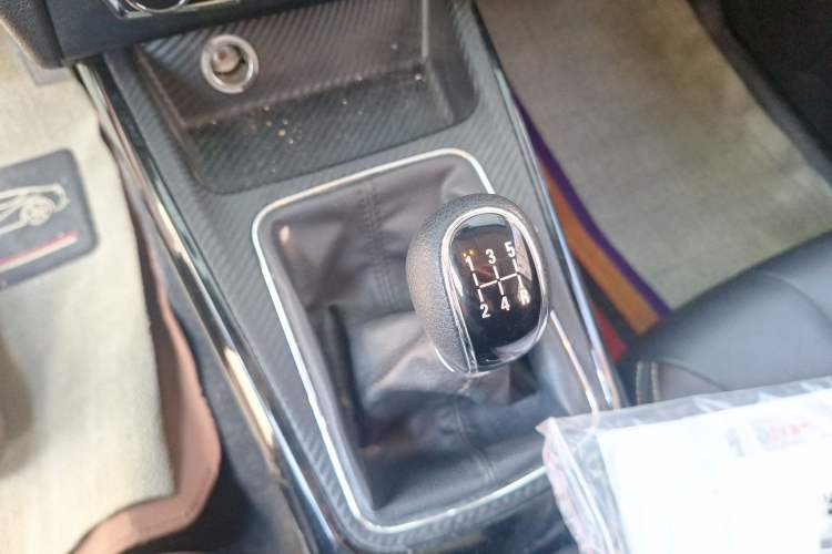 Used Dongfeng Fengon 370 2018 S370 1.5L Manual Luxury 7-Seater Gear Lever