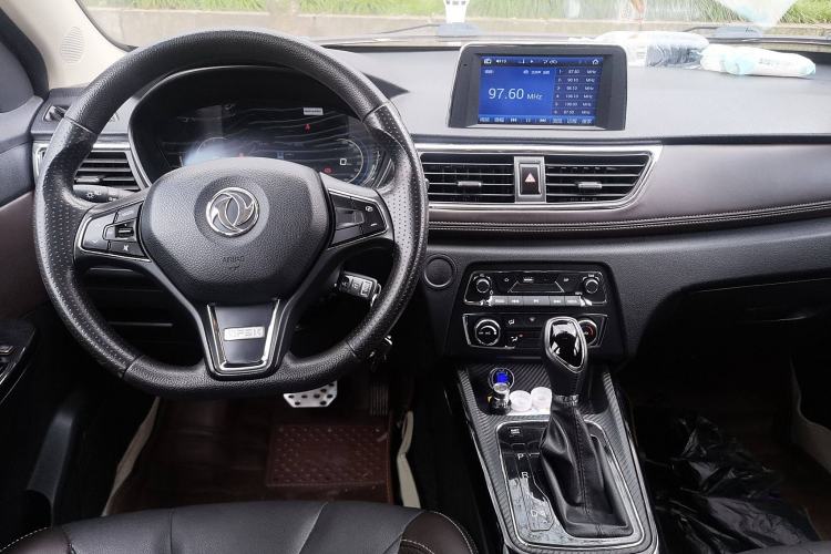 Used Dongfeng Fengon 370 2018 S370 1.5L CVT Luxury 7-Seater Interior 2