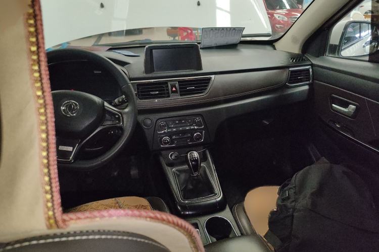 Used Dongfeng Fengon 370 2018 S370 1.5L Manual Luxury 5-Seater Interior 2
