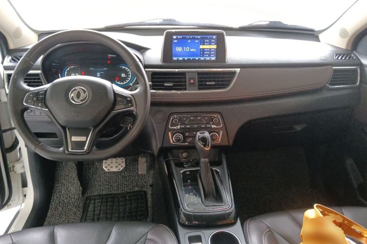 Used Dongfeng Fengon 370 2018 S370 1.5L CVT Luxury 7-Seater Interior 2