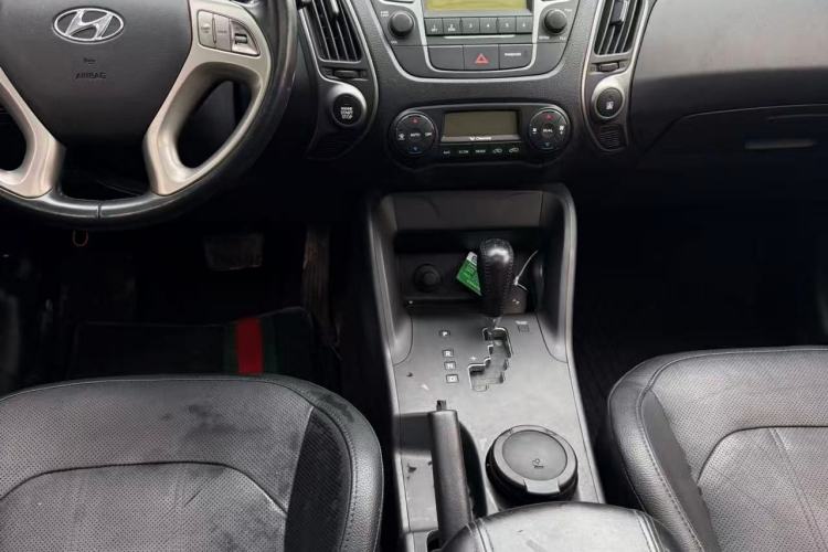 Used Dongfeng Fengon 370 2018 S370 1.5L CVT Luxury 7-Seater Interior 2